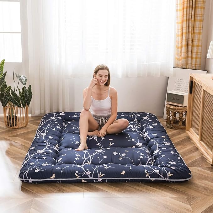 MAXYOYO Japanese Floor Mattress Navy Floral Printed Futon Mattress Foldable Floor Bed Roll Up Camping Mattress Floor Lounger Queen Size Bed Mattress