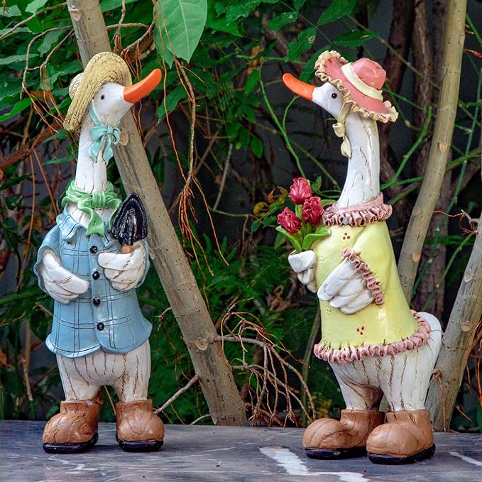 Garden Statues Couple Duck, Funny Cartoon Duck Garden Statues Indoor Outdoor Decorations Cute Ducks Art Décor Goose for Yard Home Garden Patio and Office (2- Pack)